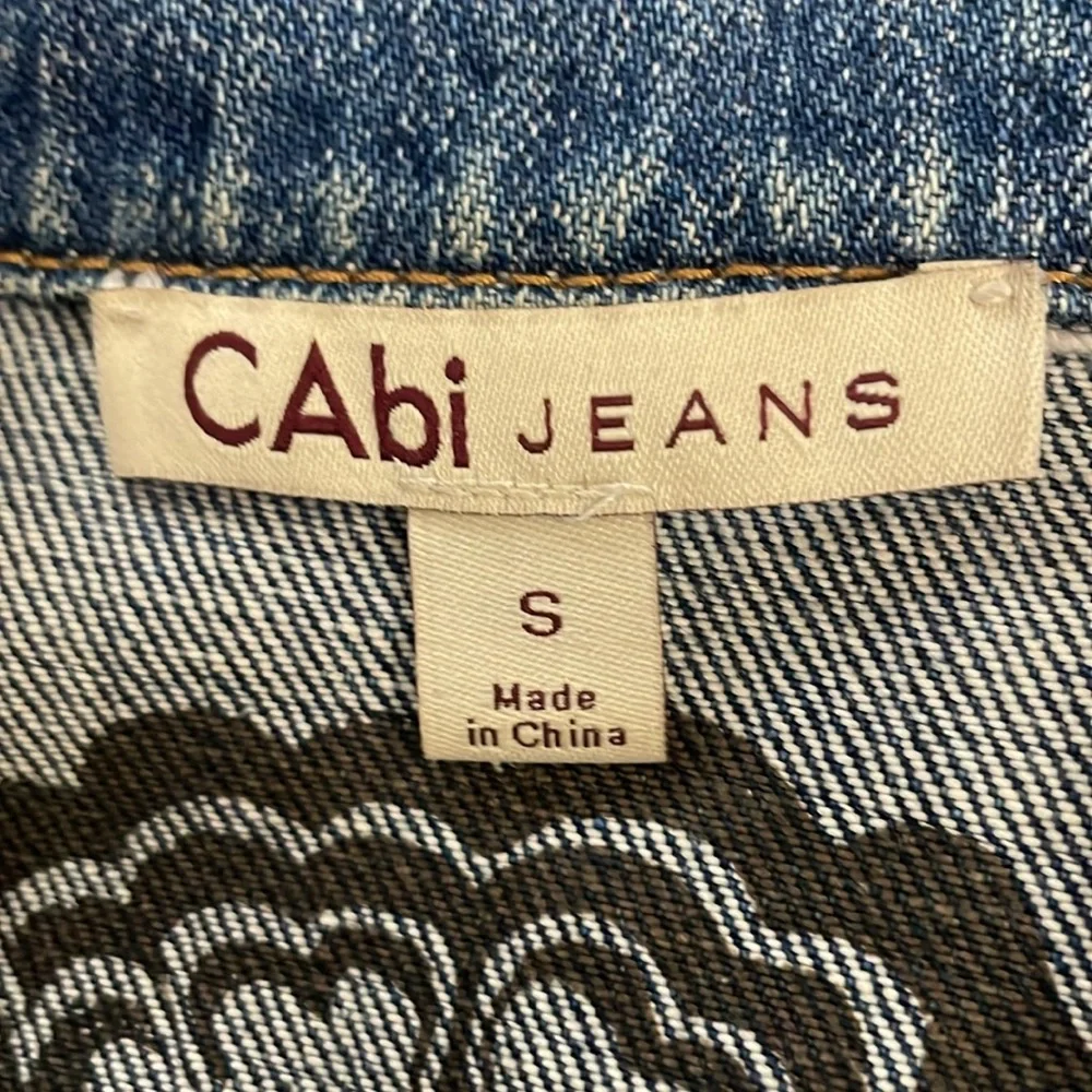 CAbi JEANS Classic Retro Key Zipper Pull Butterfly Jean Denim Jacket - Picture 7 of 10